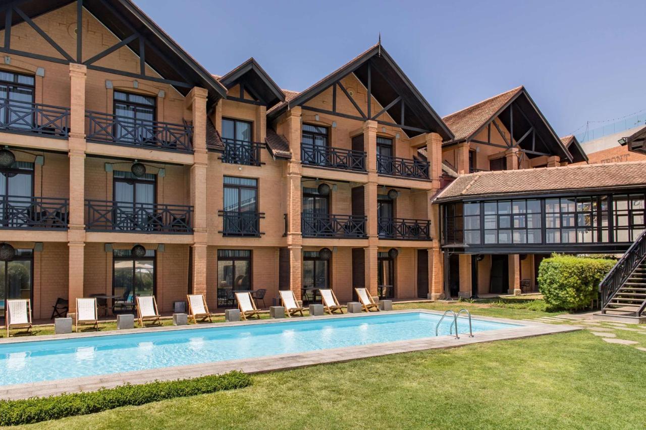 Radisson Hotel Tamboho Waterfront Antananarivo Exterior foto