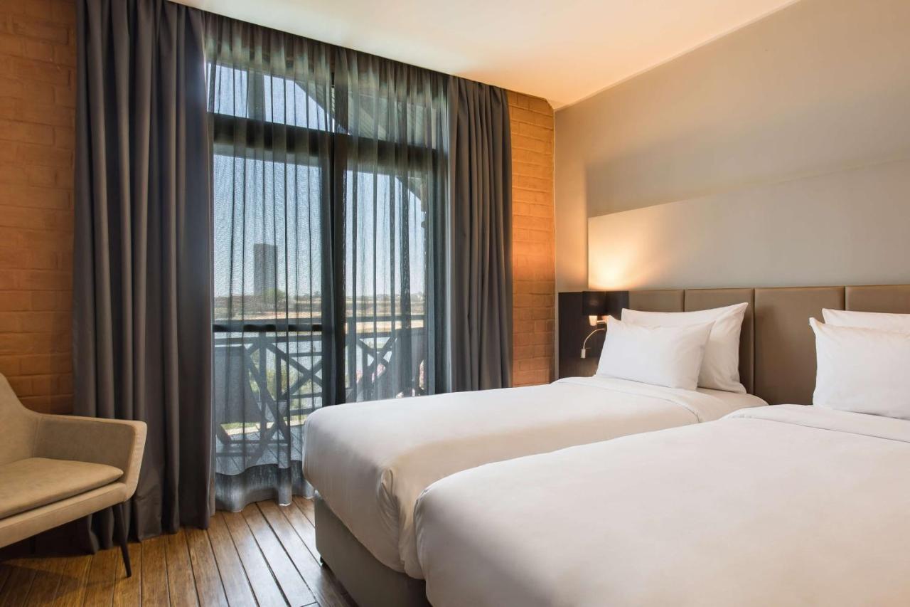 Radisson Hotel Tamboho Waterfront Antananarivo Exterior foto