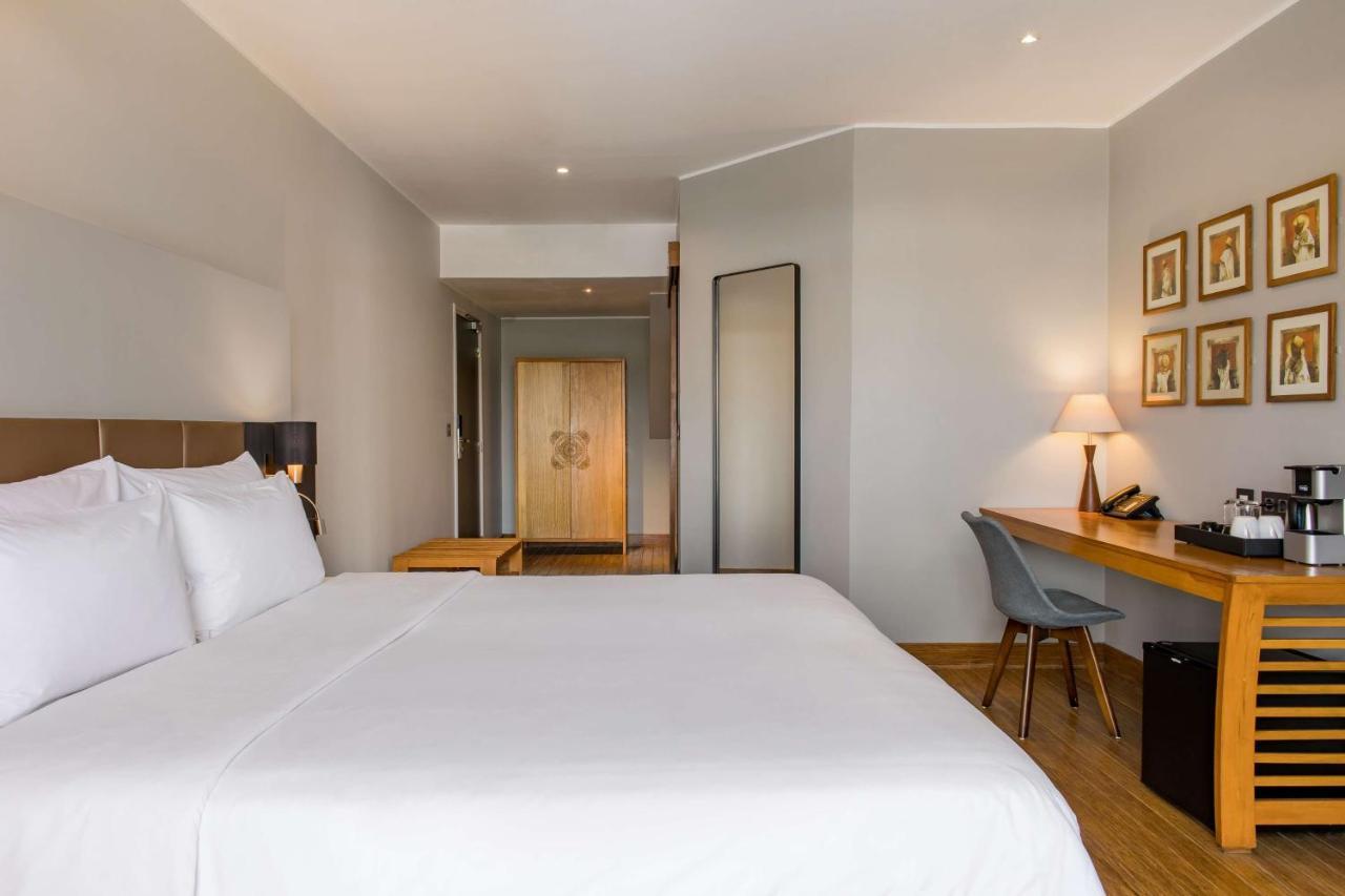 Radisson Hotel Tamboho Waterfront Antananarivo Exterior foto