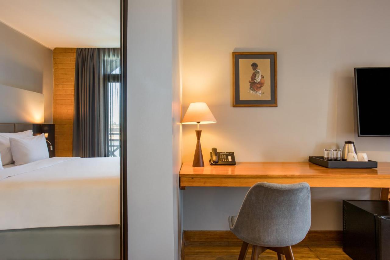 Radisson Hotel Tamboho Waterfront Antananarivo Exterior foto