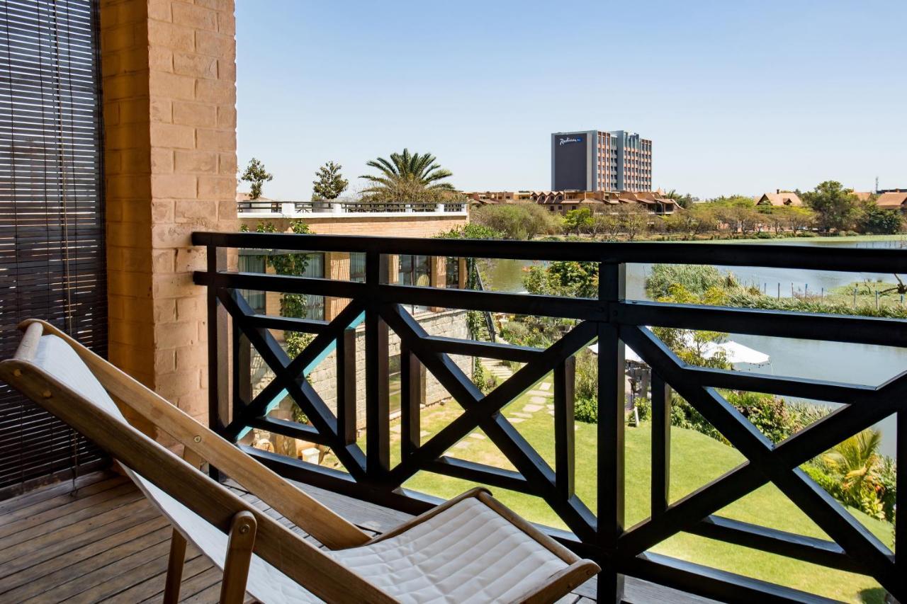 Radisson Hotel Tamboho Waterfront Antananarivo Exterior foto