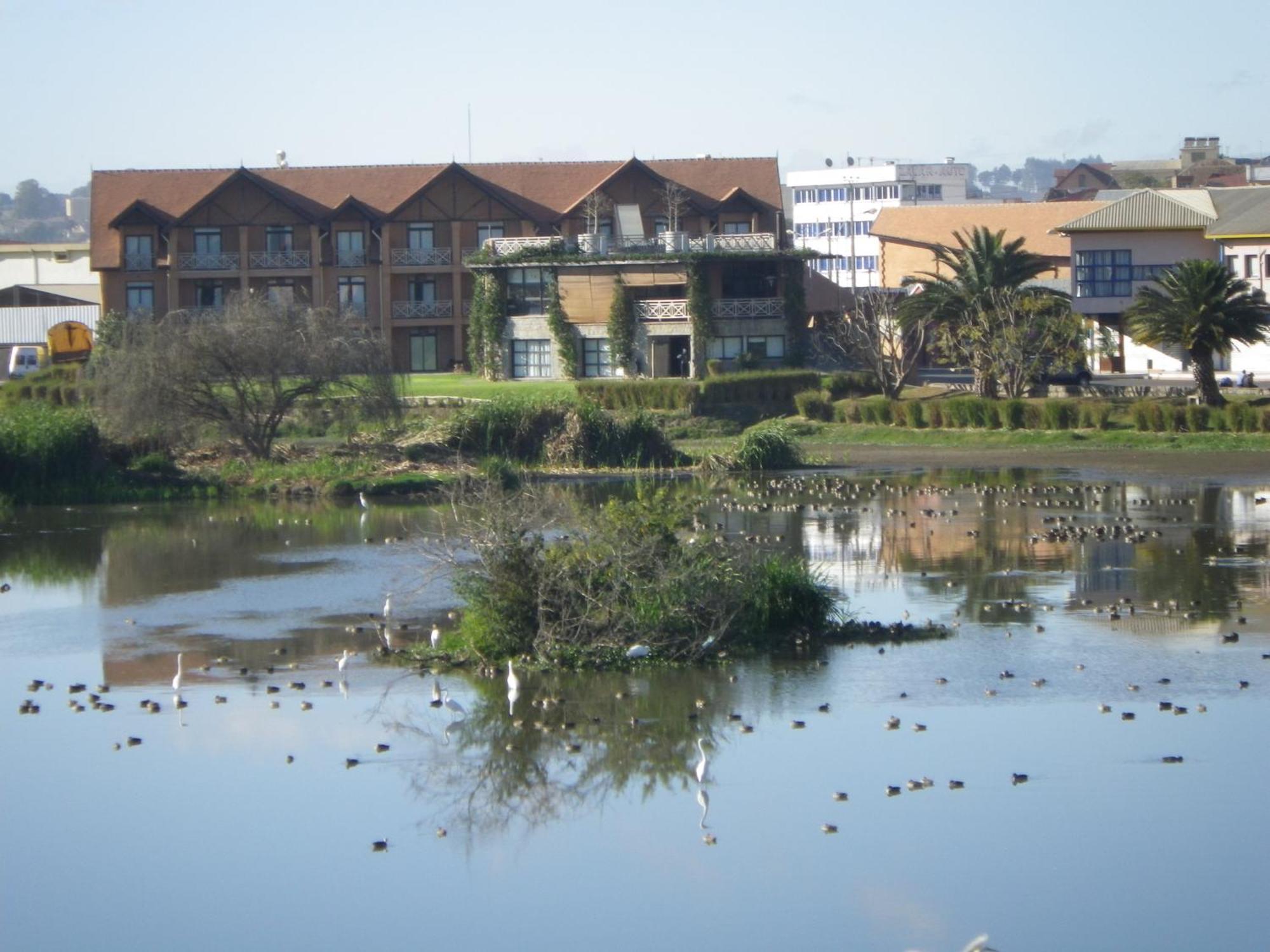 Radisson Hotel Tamboho Waterfront Antananarivo Exterior foto